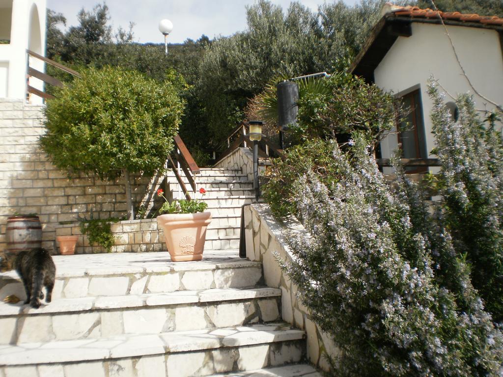 Apartments Pinezic Martinscica  Exterior photo
