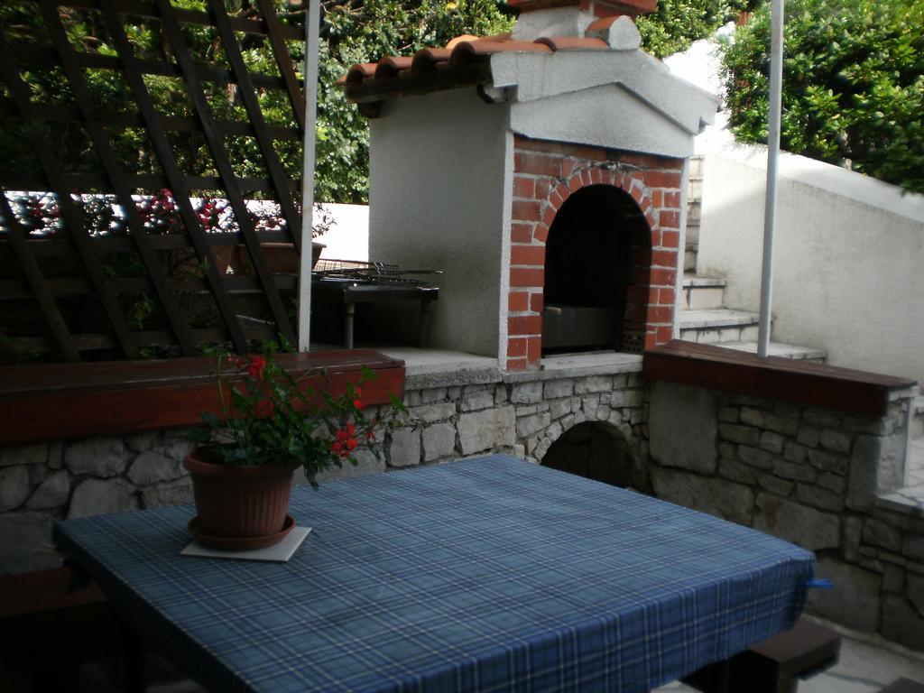 Apartments Pinezic Martinscica  Exterior photo